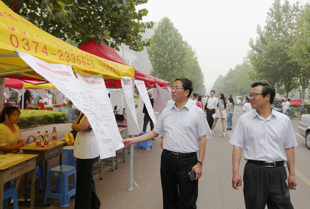 澳门正规的电子游戏网址隆重举行2014届夏季毕业生双选会